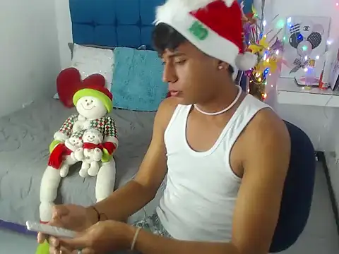 Valentino Lane online show from December 1, 2:51 pm