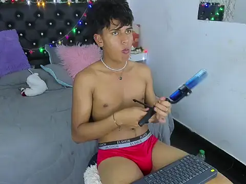 Valentino Lane online show from December 15, 2:06 am