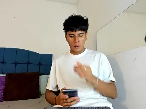 Valentino Lane online show from January 7, 2:16 am