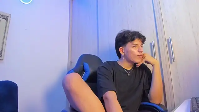 Snapshot of fredd_cs chatting on November 8, 11:30 pm fredd cs online show from November 8, 11:30 pm