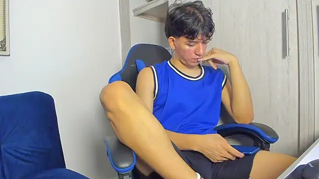 Snapshot of fredd_cs chatting on November 7, 6:56 pm fredd cs online show from November 7, 6:56 pm