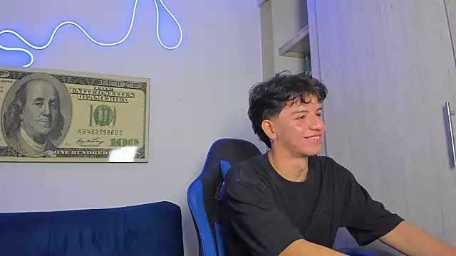 Snapshot of fredd_cs chatting on November 6, 9:41 pm fredd cs online show from November 6, 9:41 pm