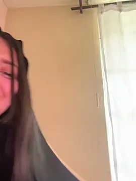 candicewest  online show from March 11, 4:45 pm