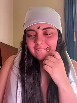 candicewest  online show from February 25, 5:13 pm