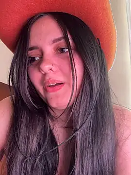 candicewest  online show from March 8, 6:11 pm