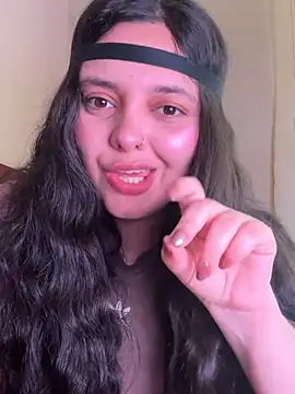 candicewest  online show from May 9, 5:05 pm