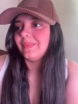 candicewest  online show from April 16, 5:25 pm