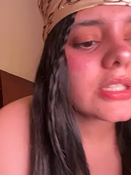 candicewest  online show from April 30, 8:57 pm