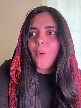 candicewest  online show from April 20, 4:41 pm