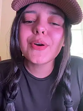 candicewest  online show from April 23, 6:09 pm