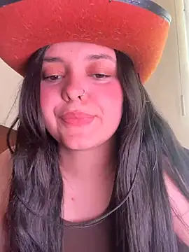 candicewest  online show from April 15, 4:33 pm