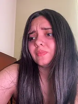 candicewest  online show from March 6, 4:24 pm