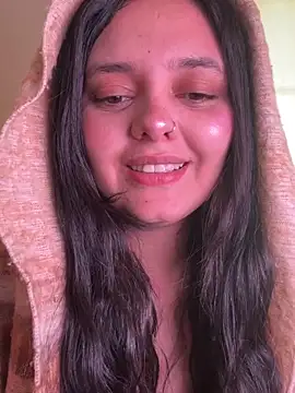 candicewest  online show from May 12, 3:51 pm
