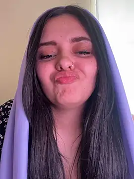 candicewest  online show from March 10, 4:33 pm