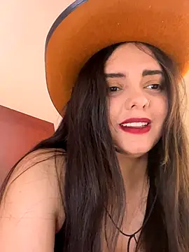 candicewest  online show from November 26, 6:41 pm