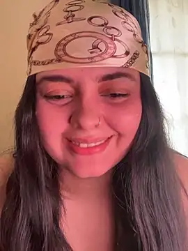 candicewest  online show from February 21, 5:04 pm