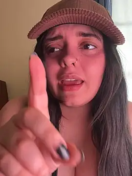 candicewest  online show from February 7, 3:20 pm