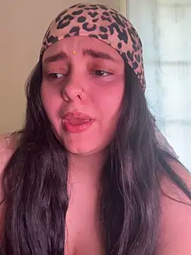 candicewest  online show from April 3, 6:14 pm