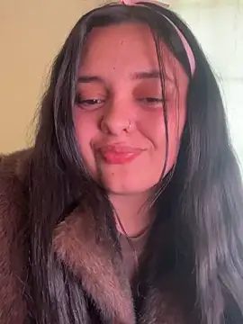 candicewest  online show from April 4, 6:14 pm