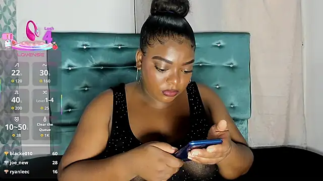 Tamaramilleer online show from December 18, 2:32 pm