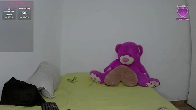 Snapshot of katherine-smill chatting on February 26, 10:04 am katherine-smill online show from February 26, 10:04 am