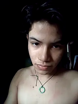 Snapshot of Luiguitw18 chatting on November 9, 6:34 pm Luiguitw18 online show from November 9, 6:34 pm