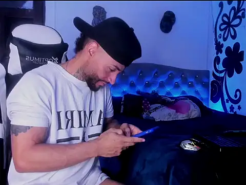 couple-hothot online show from December 19, 11:29 pm