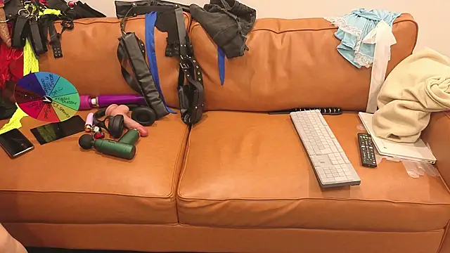 JadeStarUK online show from January 19, 2:15 am