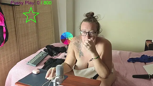 Snapshot of JadeStarUK chatting on April 24, 10:45 pm JadeStarUK online show from April 24, 10:45 pm