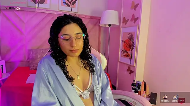 Snapshot of DemiJones_ chatting on December 20, 4:37 am DemiJones online show from December 20, 4:37 am