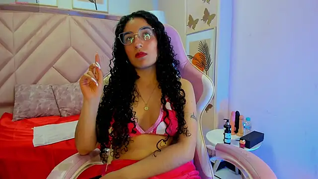 Snapshot of DemiJones_ chatting on December 2, 4:03 am DemiJones online show from December 2, 4:03 am