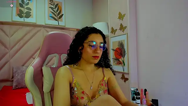 Snapshot of DemiJones_ chatting on December 5, 4:22 am DemiJones online show from December 5, 4:22 am