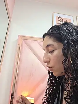 DemiJones  online show from May 20, 4:53 am