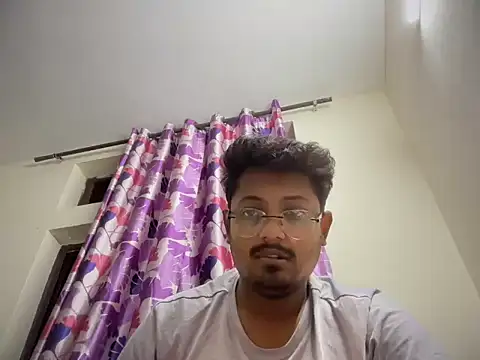 Snapshot of Your_yash2 chatting on November 6, 4:33 pm Your yash2 online show from November 6, 4:33 pm