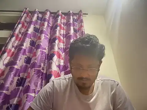 Snapshot of Your_yash2 chatting on November 22, 12:37 pm Your yash2 online show from November 22, 12:37 pm