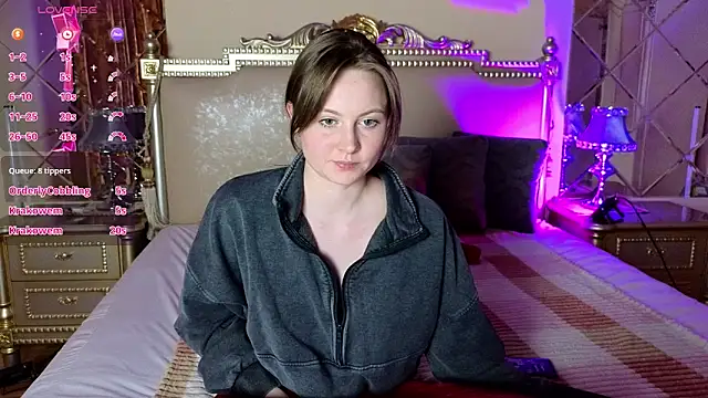 HolyBabyDoll online show from November 30, 11:38 pm