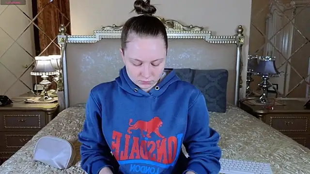 HolyBabyDoll online show from November 28, 12:05 pm