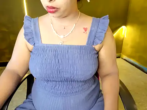 Snapshot of NishasBack chatting on November 9, 6:17 am NishasBack online show from November 9, 6:17 am