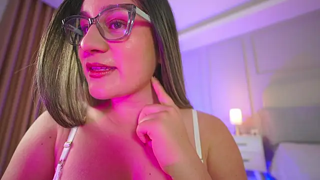 Snapshot of hanna__w chatting on March 1, 3:39 am hanna w online show from March 1, 3:39 am