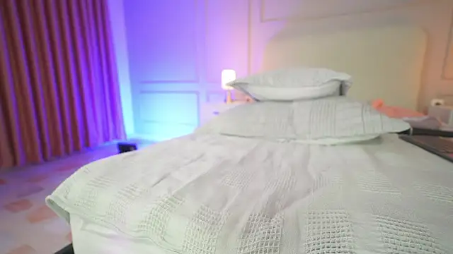 hanna  w online show from December 19, 1:53 am