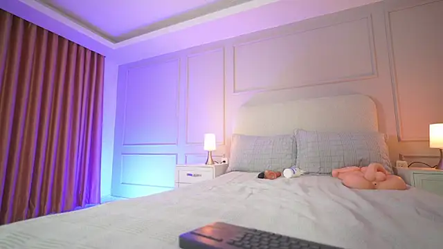 hanna  w online show from December 3, 3:18 am