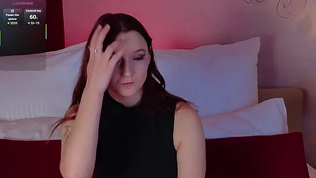 Snapshot of Ellllie chatting on November 6, 9:57 am Ellllie online show from November 6, 9:57 am