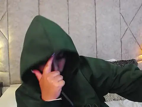 Snapshot of LannyShell chatting on December 13, 8:04 pm LannyShell online show from December 13, 8:04 pm