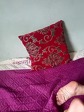 Snapshot of Ladzy_kieu chatting on November 8, 1:31 am Ladzy kieu online show from November 8, 1:31 am