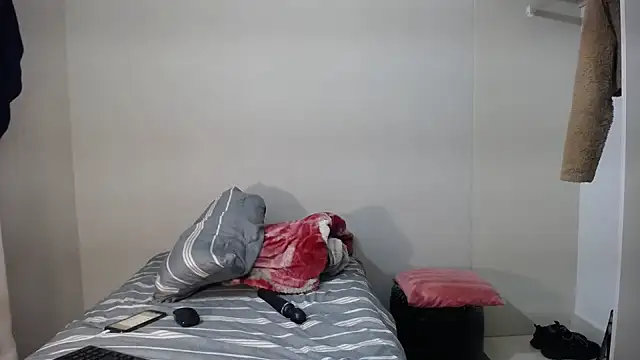 SexySlimMelanin online show from December 3, 11:47 pm