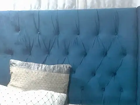 Snapshot of Peachesx25 chatting on November 21, 7:02 pm Peachesx25 online show from November 21, 7:02 pm