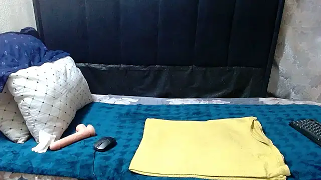 Snapshot of Peachesx25 chatting on January 8, 12:00 pm Peachesx25 online show from January 8, 12:00 pm