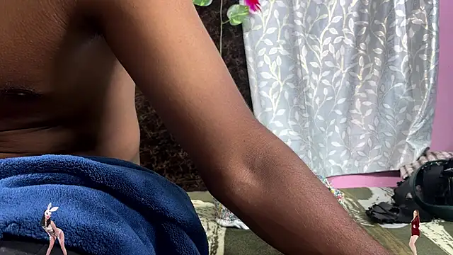 Snapshot of leenaboy@xh chatting on January 17, 6:33 pm leenaboyxh online show from January 17, 6:33 pm