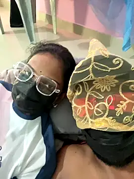 Snapshot of leenaboy@xh chatting on November 13, 9:02 am leenaboyxh online show from November 13, 9:02 am