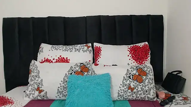 Miss-Berries online show from April 1, 1:19 am